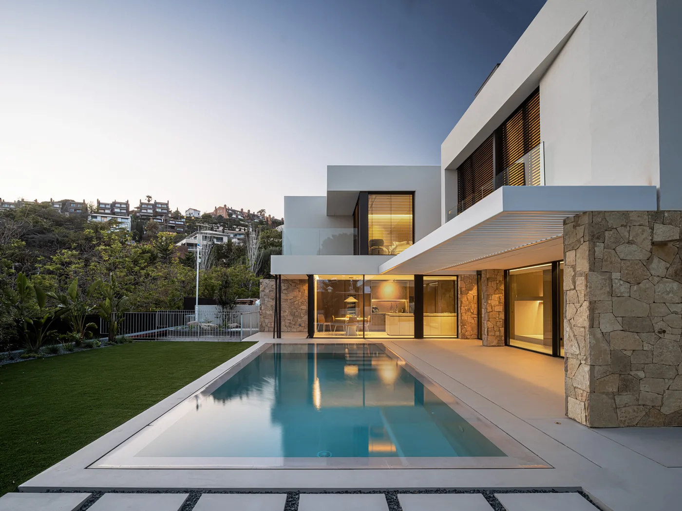 AGP1821_7165-MID.jpg