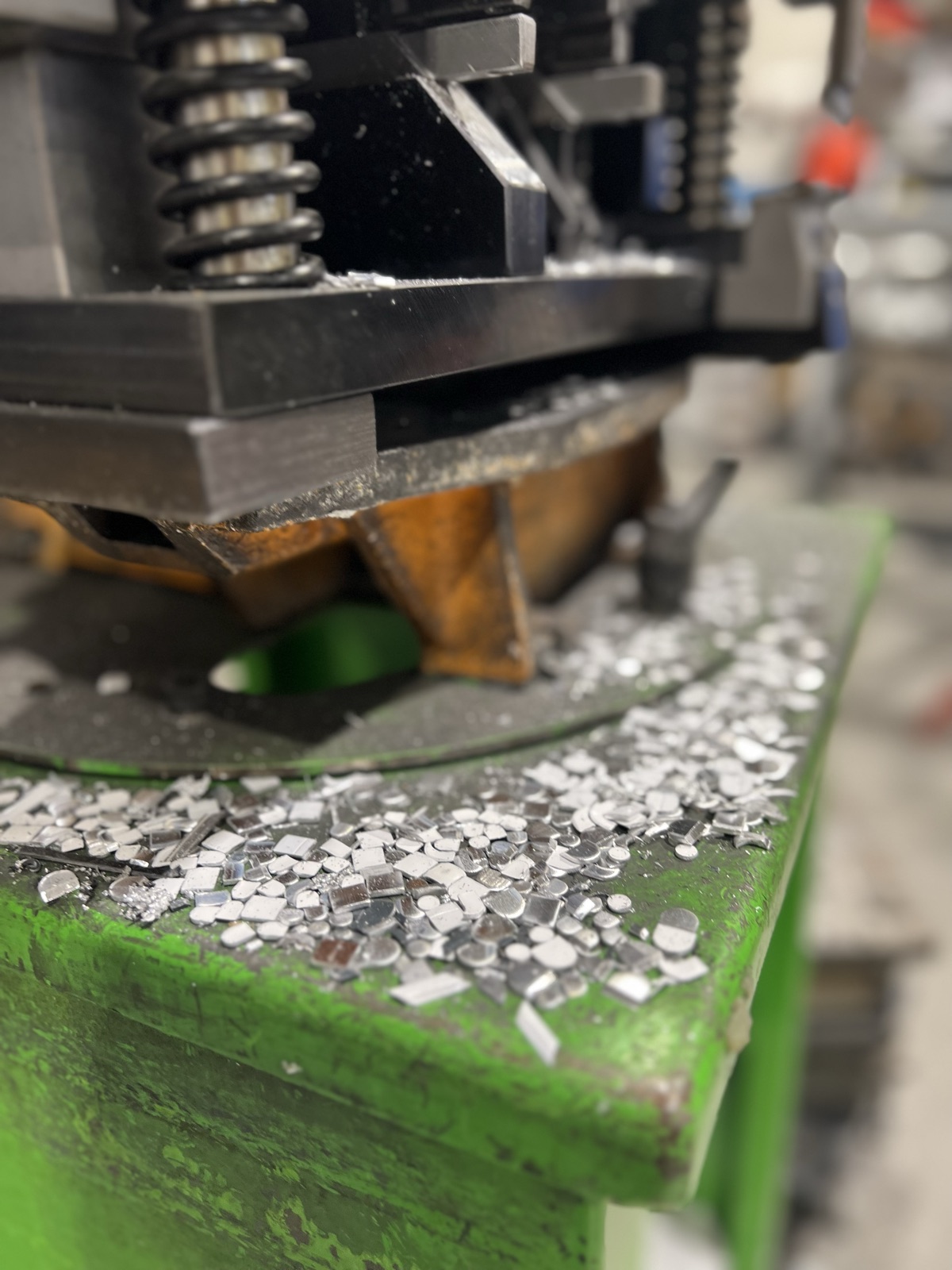 Maquinaria de corte y mecanizado de aluminio